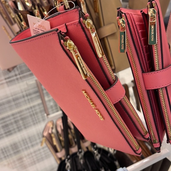 MICHAEL KORS LARGE DOUBLE ZIP WRISTLET WALLET PHONE CASE CLUTCH
Tea Rose NWT - Picture 2 of 16